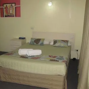 Twin Pines *** Mooloolaba
